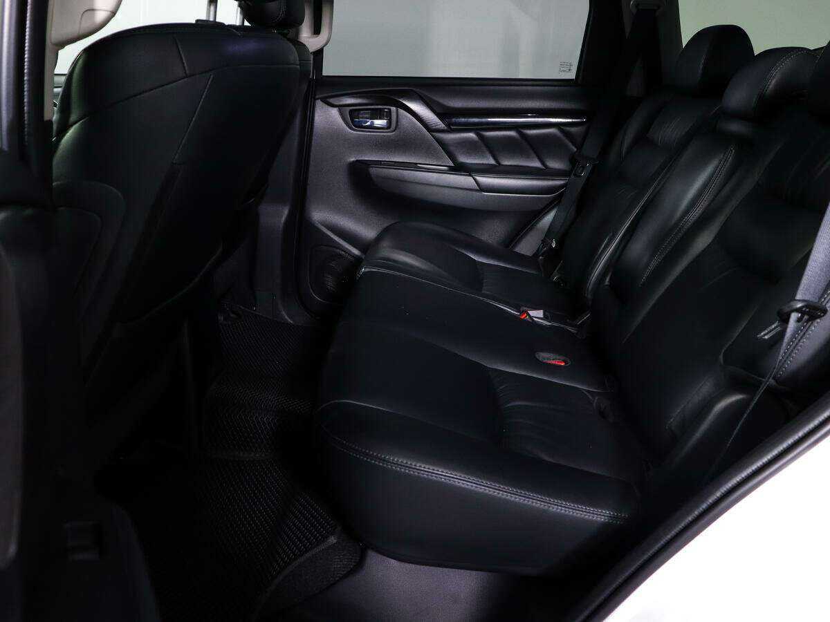 Mitsubishi Pajero Sport с пробегом — 2018 год. Фото: #6