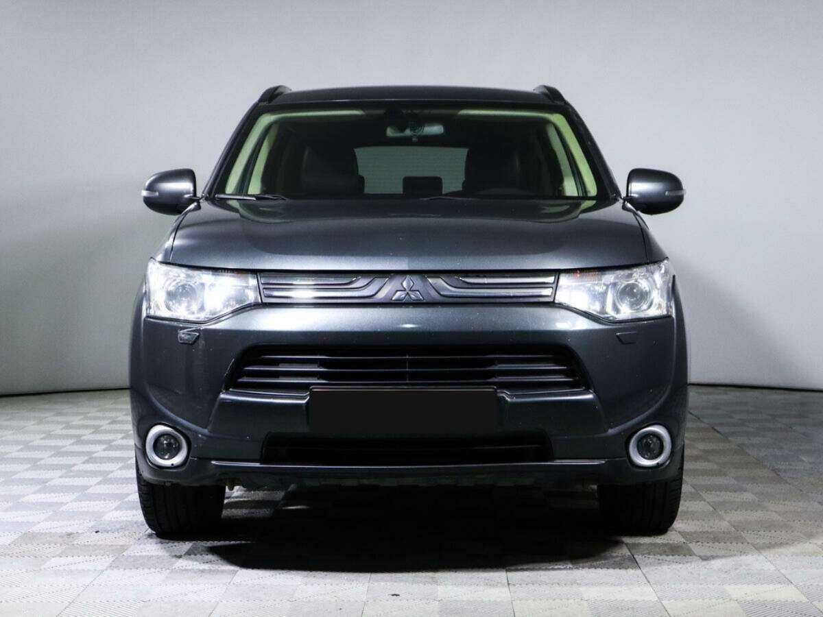 Mitsubishi Outlander с пробегом — 2013 год. Фото: #1