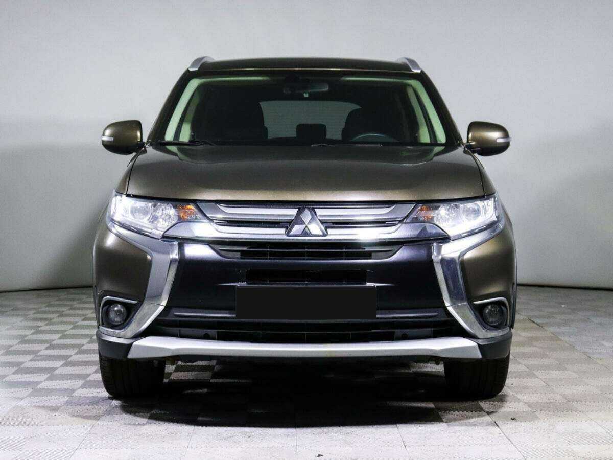 Mitsubishi Outlander с пробегом — 2018 год. Фото: #1