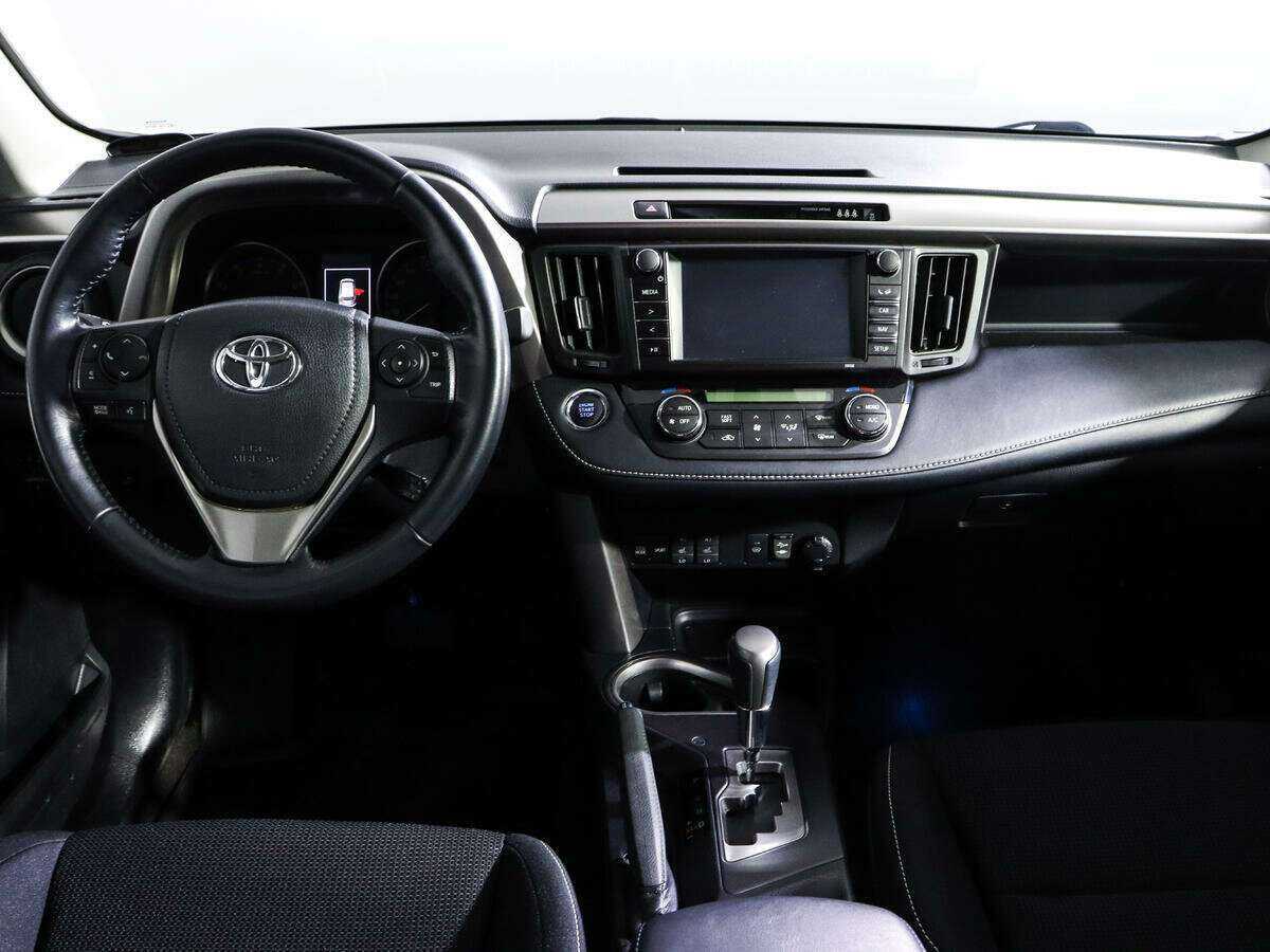 Toyota RAV4 с пробегом — 2017 год. Фото: #10