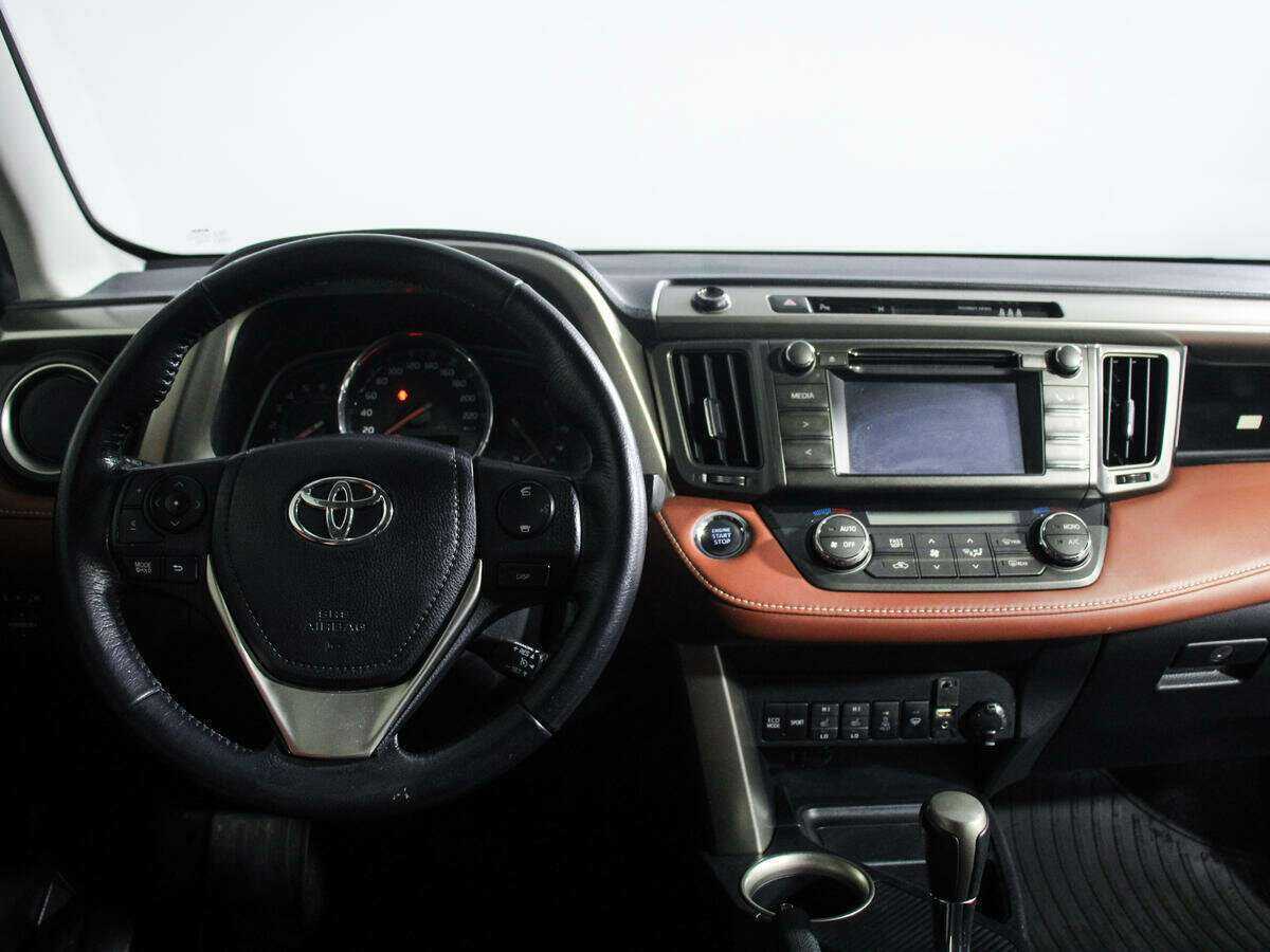 Toyota RAV4 с пробегом — 2014 год. Фото: #8