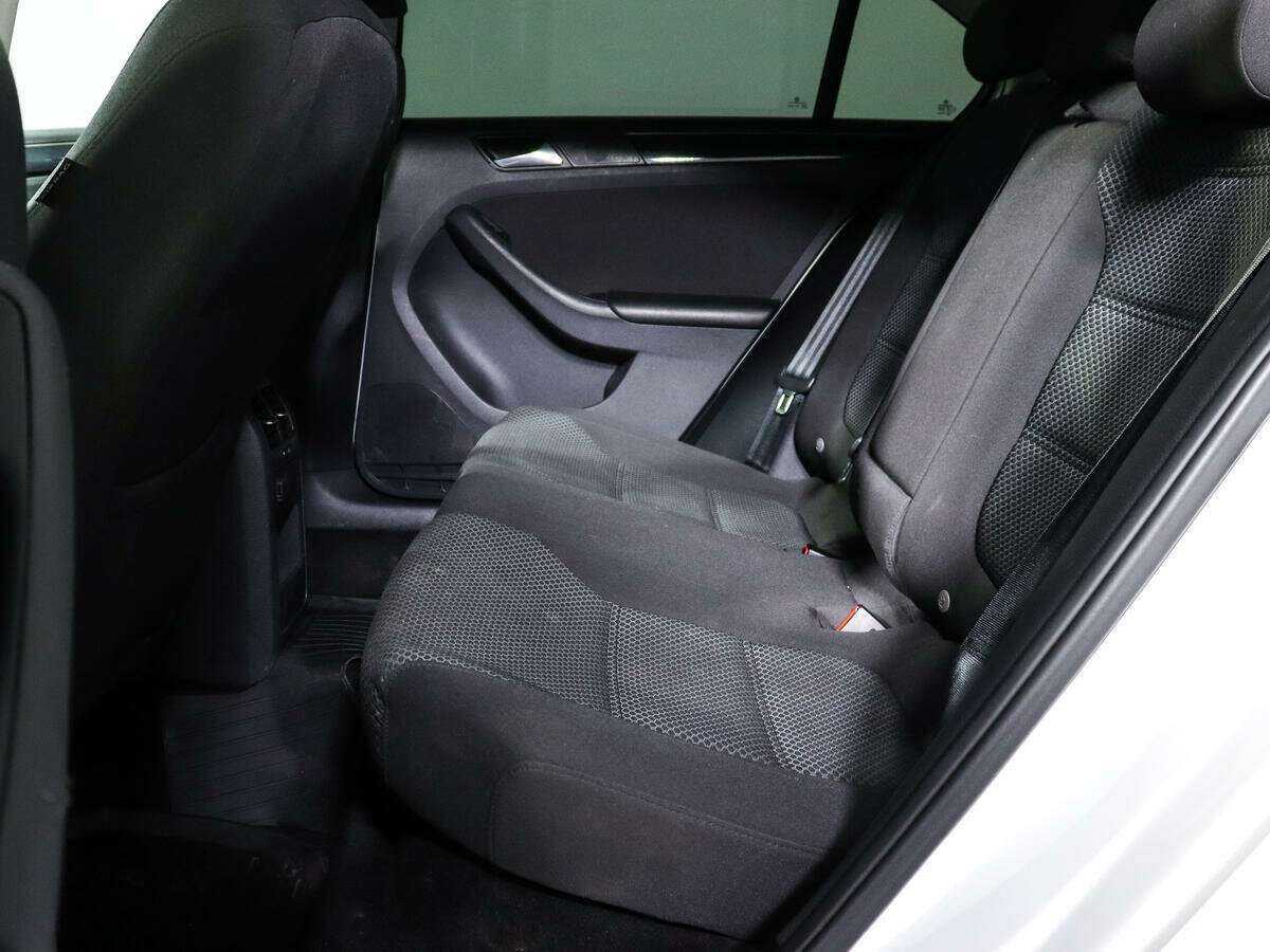 Volkswagen Jetta с пробегом — 2016 год. Фото: #8