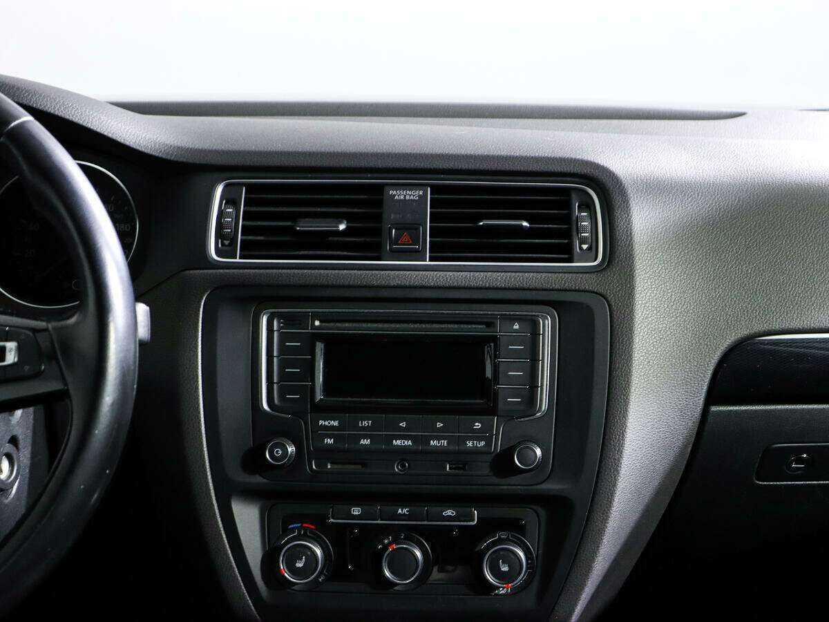 Volkswagen Jetta с пробегом — 2016 год. Фото: #11