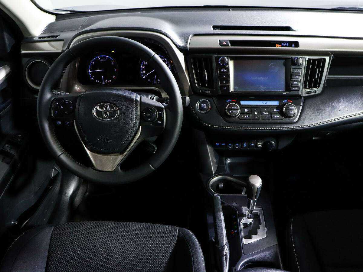 Toyota RAV4 с пробегом — 2017 год. Фото: #9