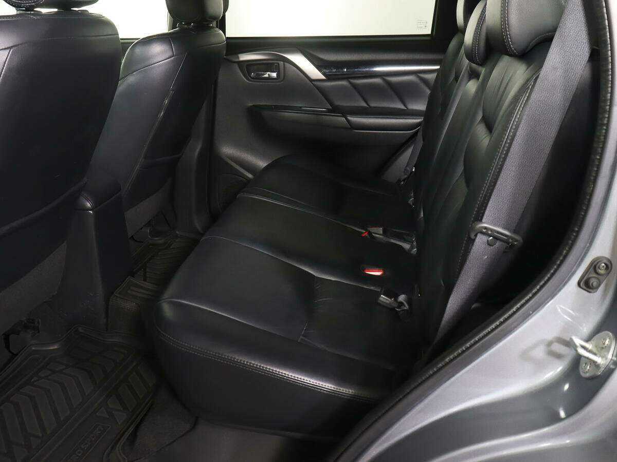 Mitsubishi Pajero Sport с пробегом — 2017 год. Фото: #8