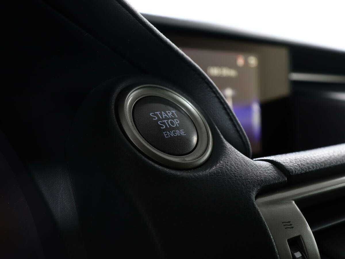 Lexus IS с пробегом — 2015 год. Фото: #18