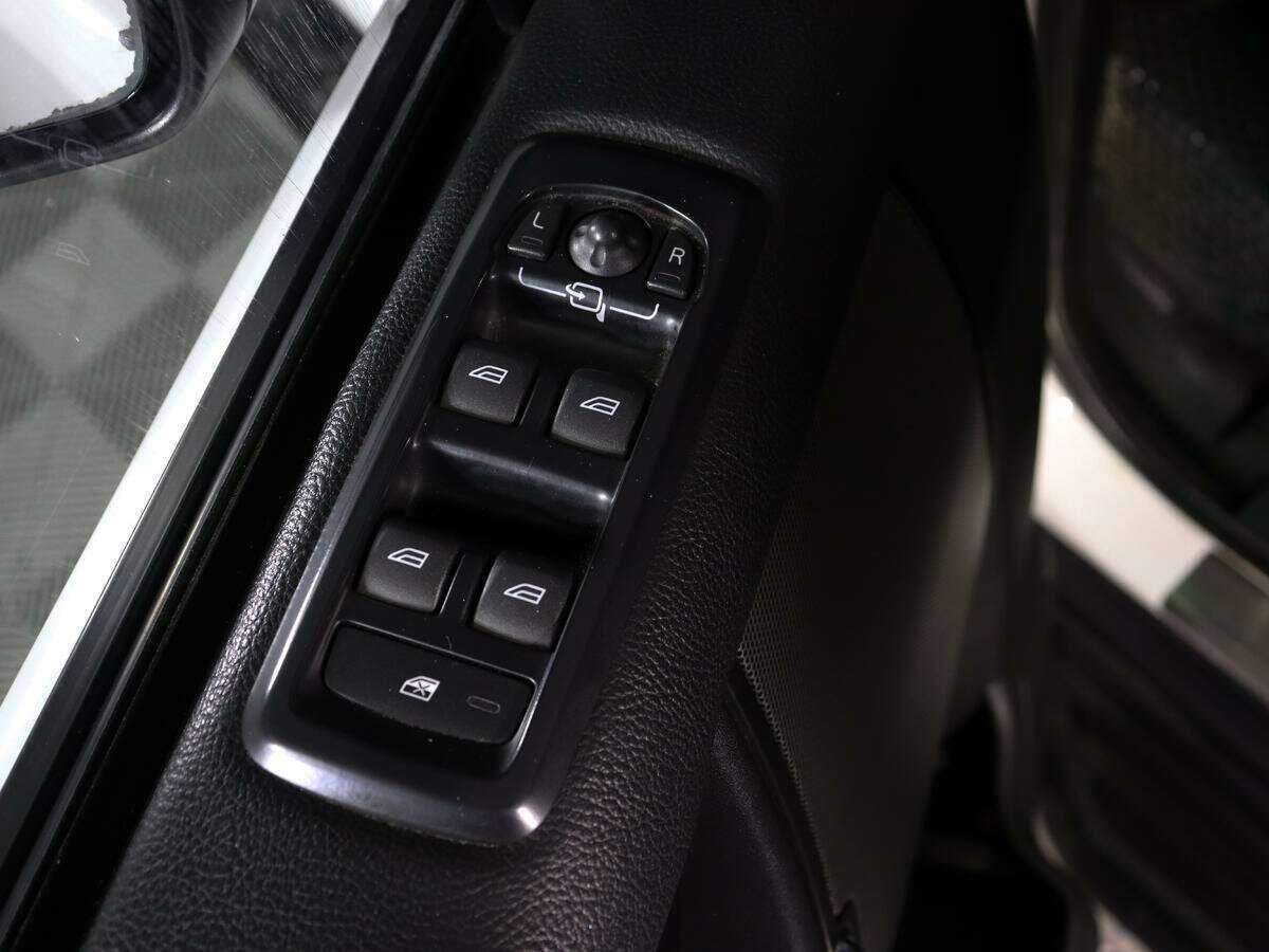 Land Rover Discovery с пробегом — 2013 год. Фото: #16