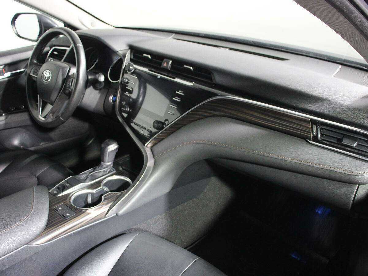 Toyota Camry с пробегом — 2018 год. Фото: #5