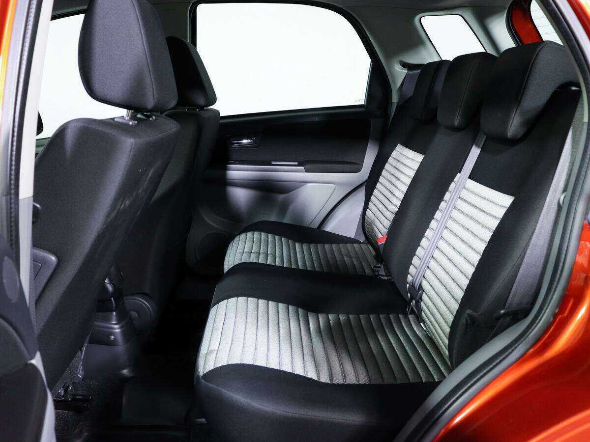 Suzuki SX4 с пробегом — 2013 год. Фото: #7