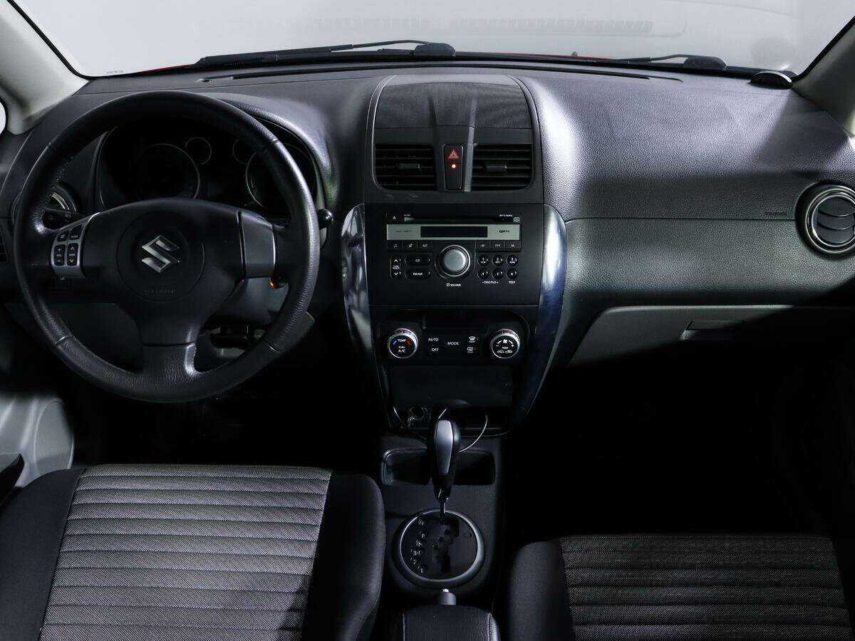 Suzuki SX4 с пробегом — 2013 год. Фото: #9