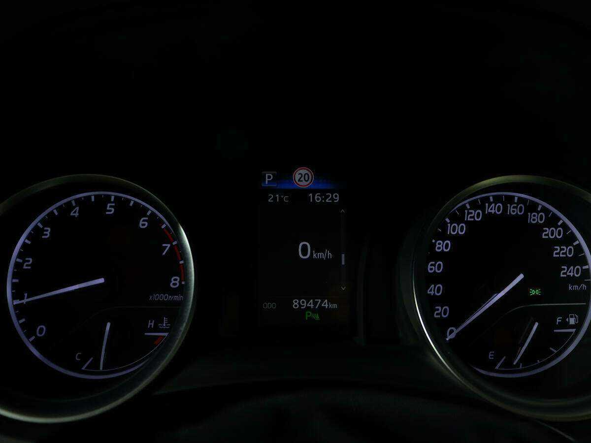 Toyota Camry с пробегом — 2020 год. Фото: #7