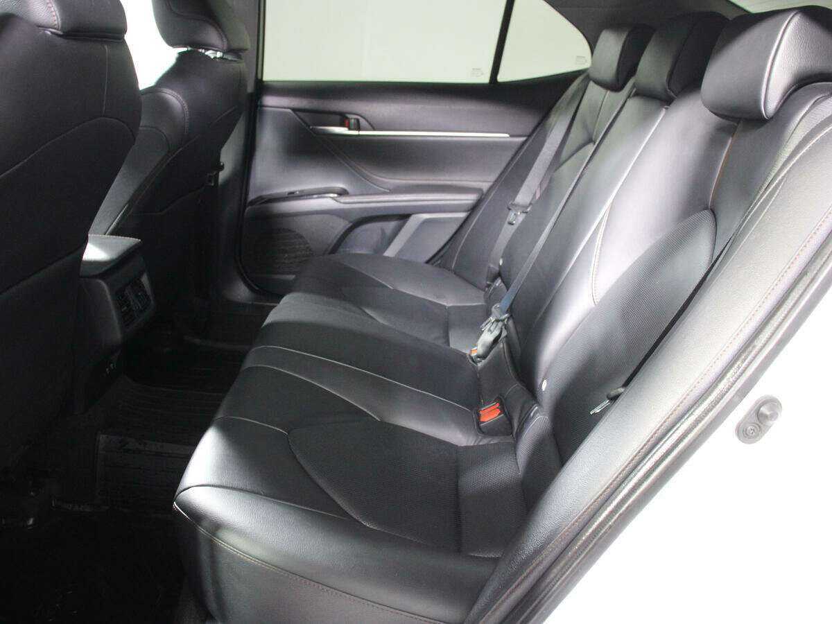 Toyota Camry с пробегом — 2020 год. Фото: #9