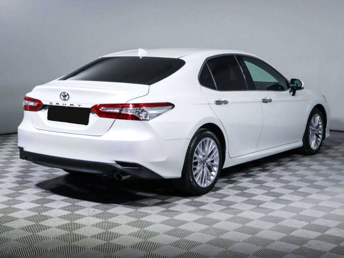 Toyota Camry с пробегом — 2018 год. Фото: #3