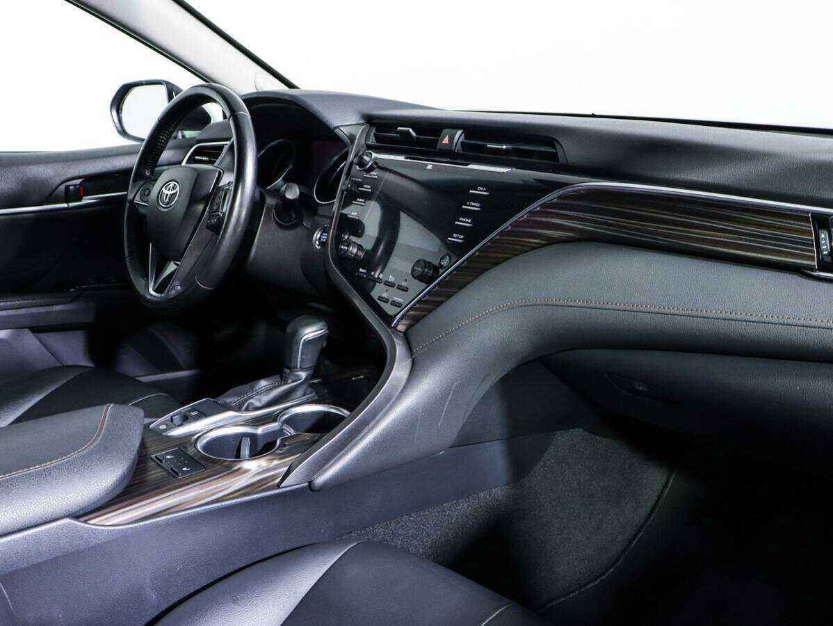 Toyota Camry с пробегом — 2018 год. Фото: #5