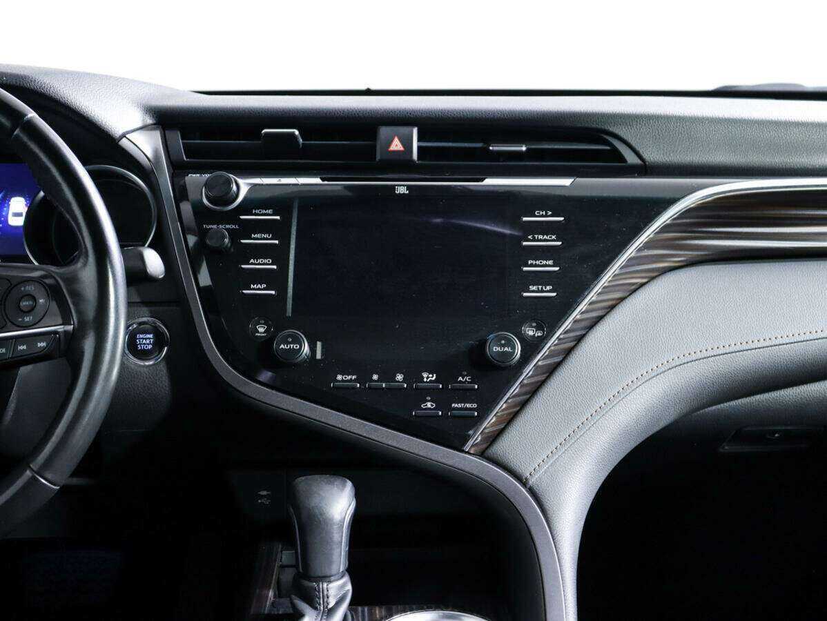 Toyota Camry с пробегом — 2018 год. Фото: #9