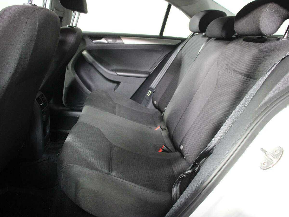 Volkswagen Jetta с пробегом — 2016 год. Фото: #9