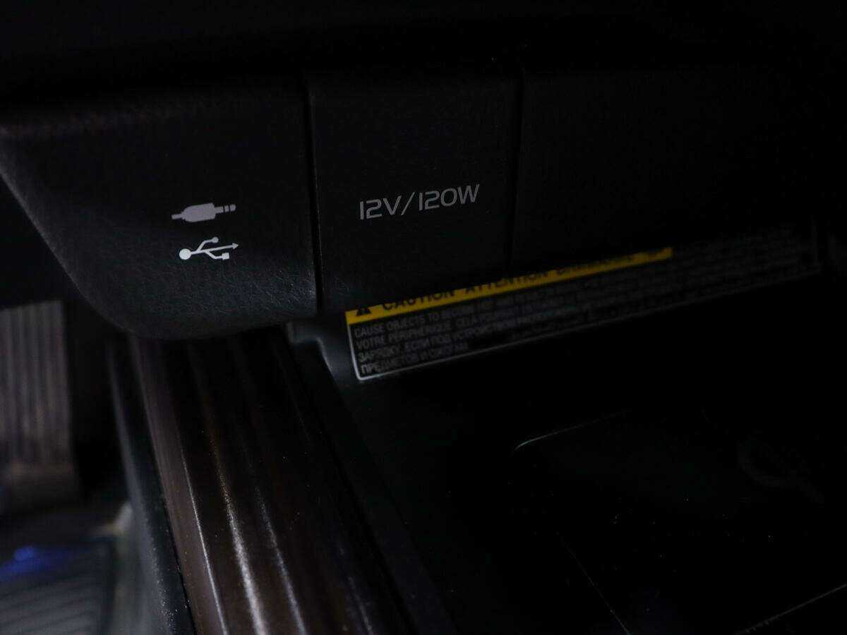 Toyota Camry с пробегом — 2018 год. Фото: #21