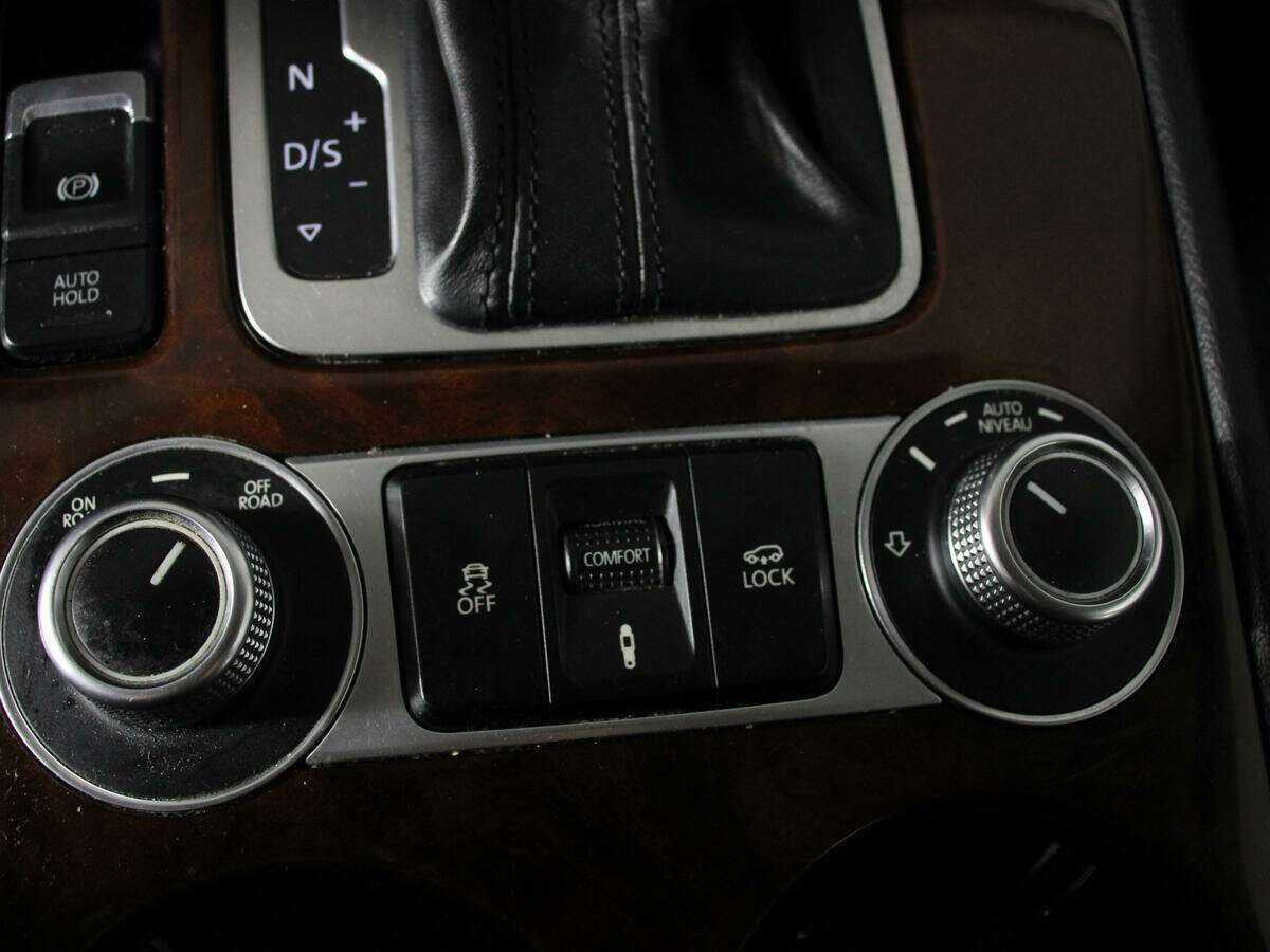 Volkswagen Touareg с пробегом — 2015 год. Фото: #21