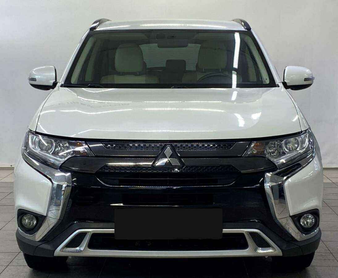 Mitsubishi Outlander с пробегом — 2021 год. Фото: #1
