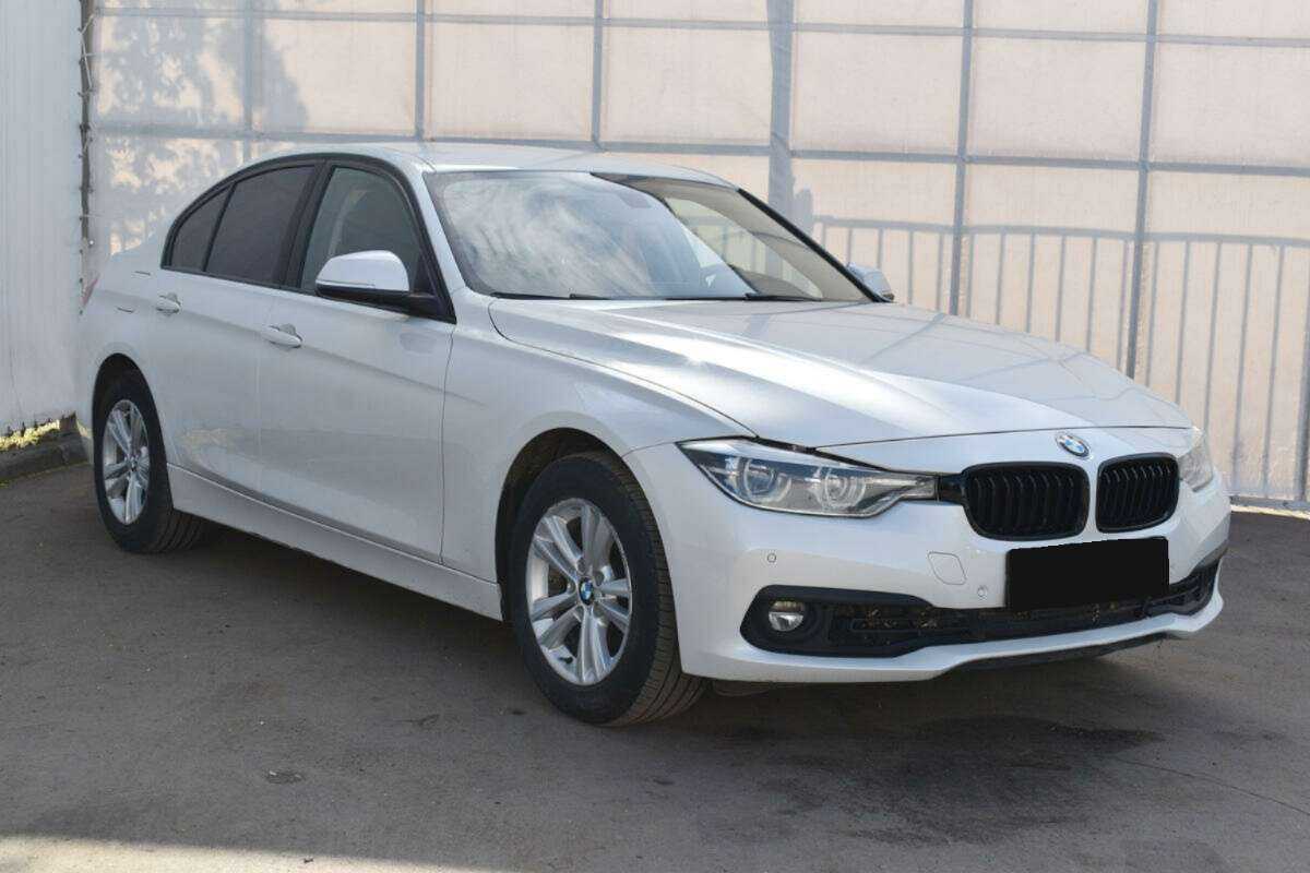 BMW 3 серии с пробегом — 2018 год. Фото: #2