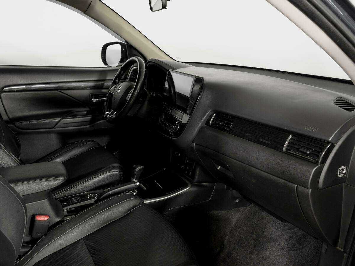 Mitsubishi Outlander с пробегом — 2017 год. Фото: #7