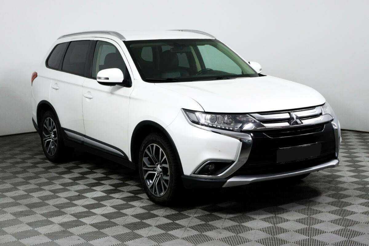 Mitsubishi Outlander с пробегом — 2018 год. Фото: #1