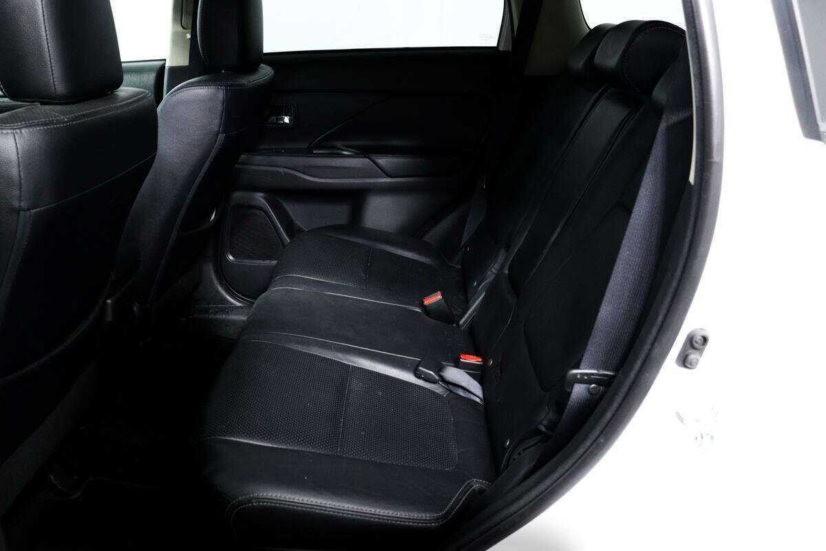 Mitsubishi Outlander с пробегом — 2018 год. Фото: #9