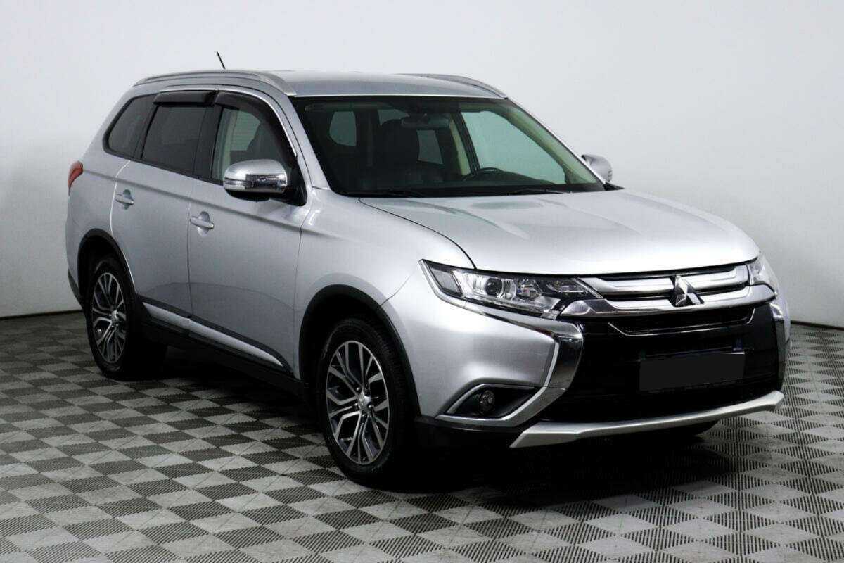 Mitsubishi Outlander с пробегом — 2015 год. Фото: #2