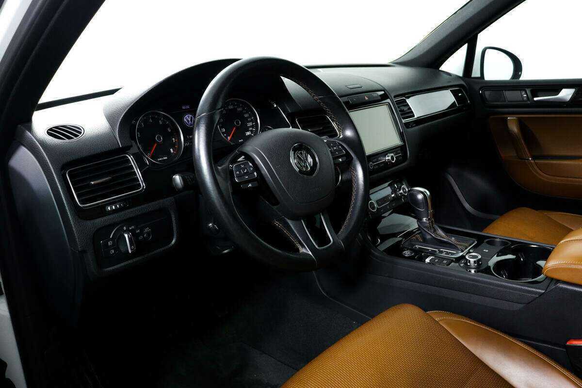 Volkswagen Touareg с пробегом — 2013 год. Фото: #12