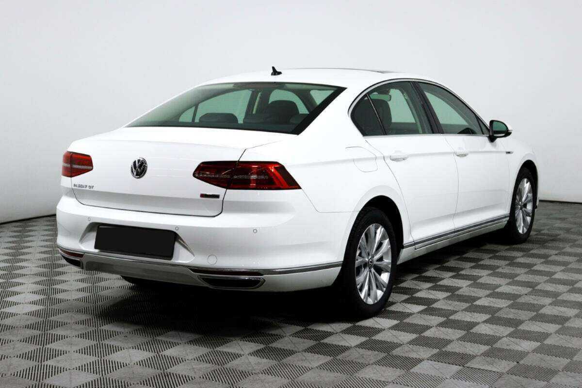 Volkswagen Passat с пробегом — 2018 год. Фото: #3