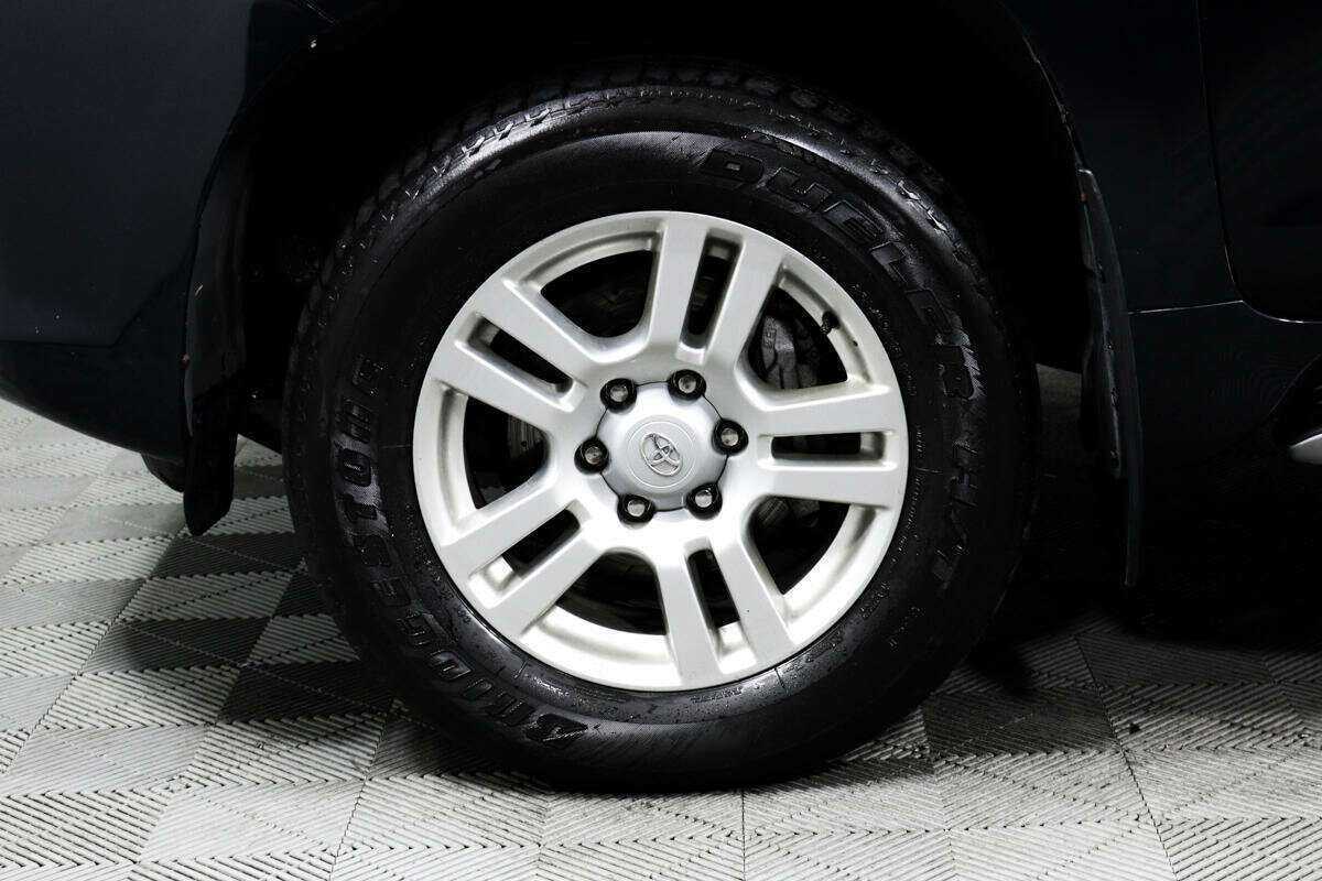 Toyota Land Cruiser Prado с пробегом — 2012 год. Фото: #11