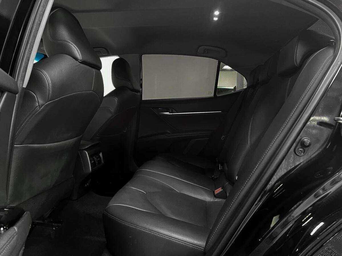 Toyota Camry с пробегом — 2018 год. Фото: #8