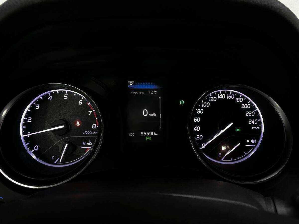 Toyota Camry с пробегом — 2018 год. Фото: #9