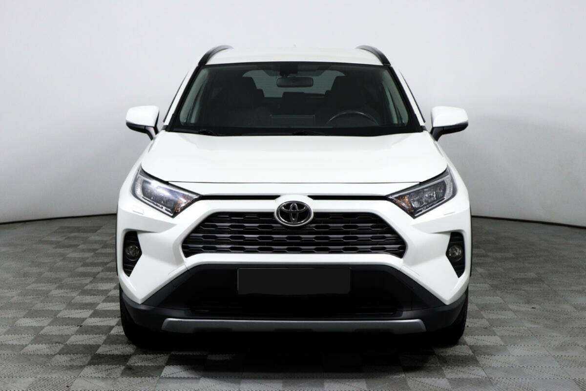 Toyota RAV4 с пробегом — 2020 год. Фото: #1