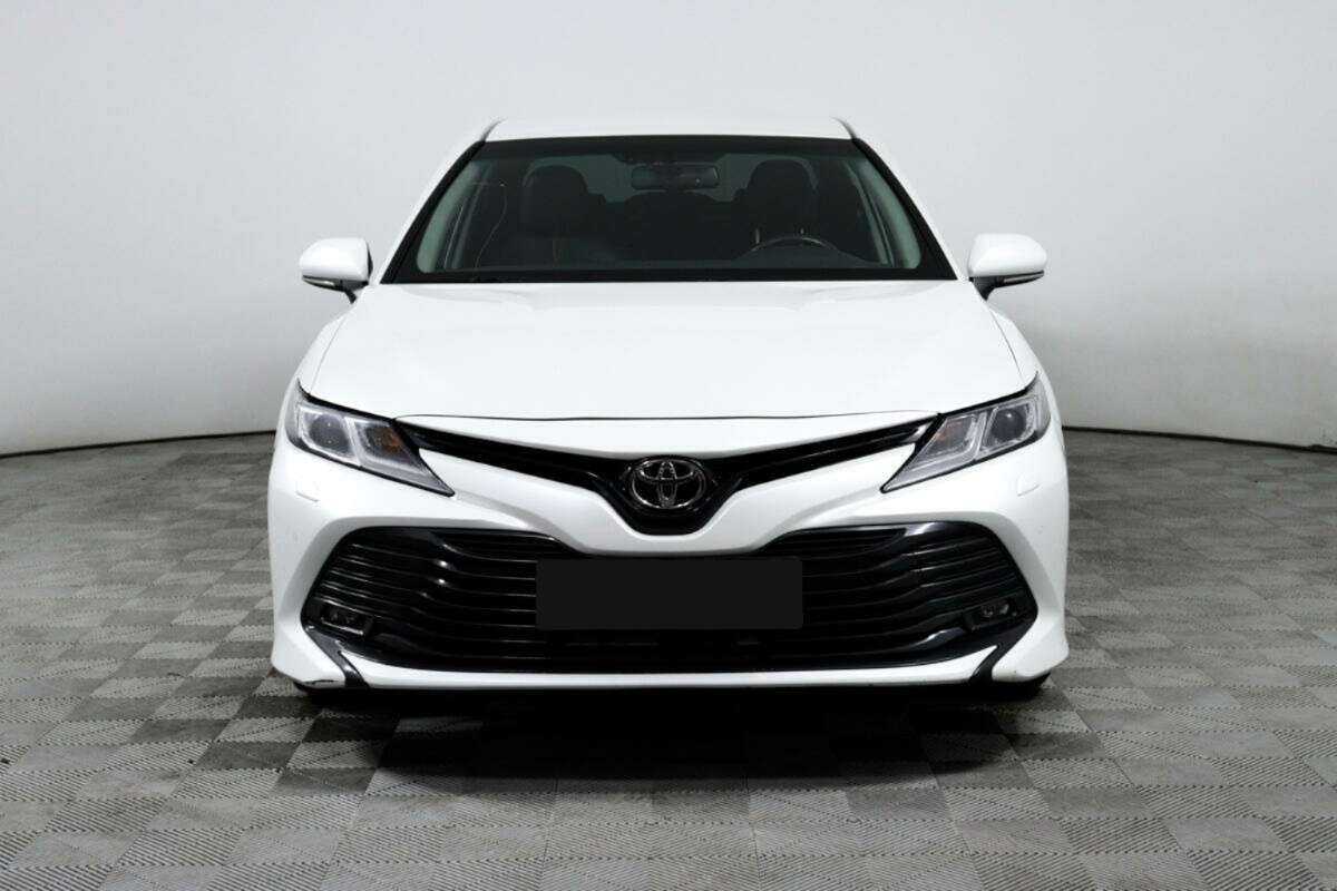 Toyota Camry с пробегом — 2019 год. Фото: #1