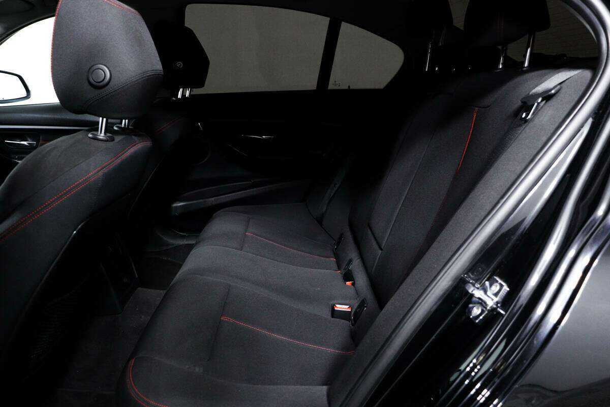 BMW 3 серии с пробегом — 2012 год. Фото: #11