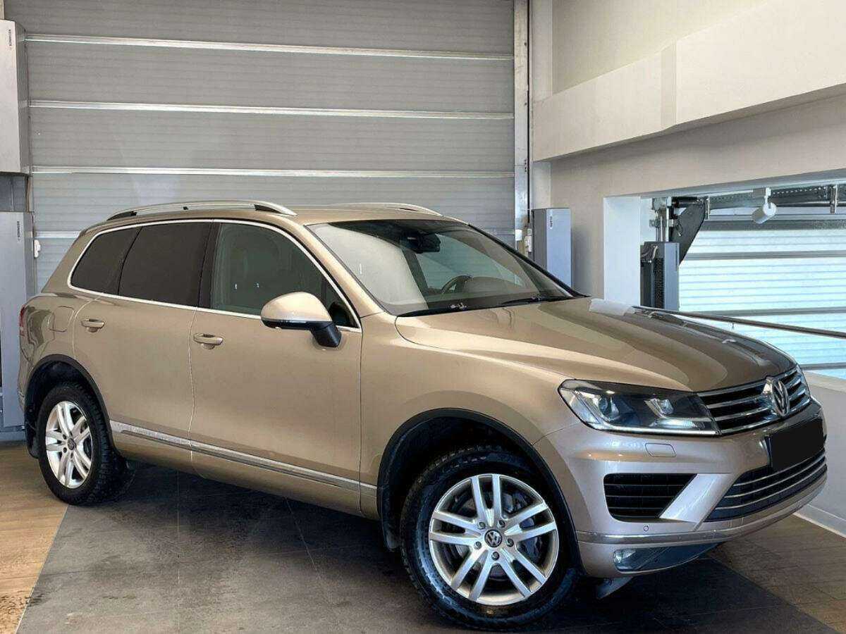 Volkswagen Touareg с пробегом — 2015 год. Фото: #2