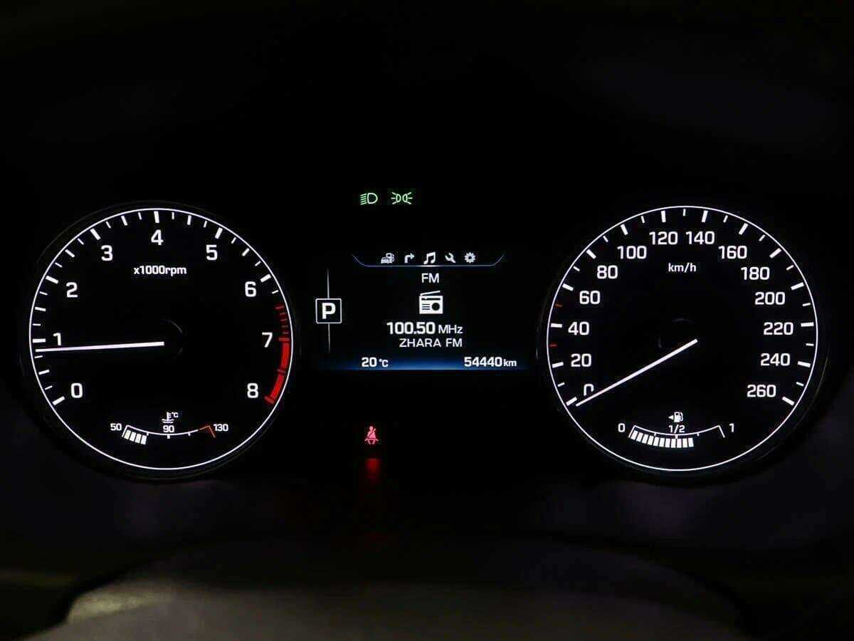 Hyundai Genesis с пробегом — 2014 год. Фото: #9