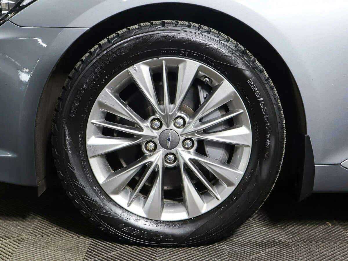 Hyundai Genesis с пробегом — 2014 год. Фото: #14