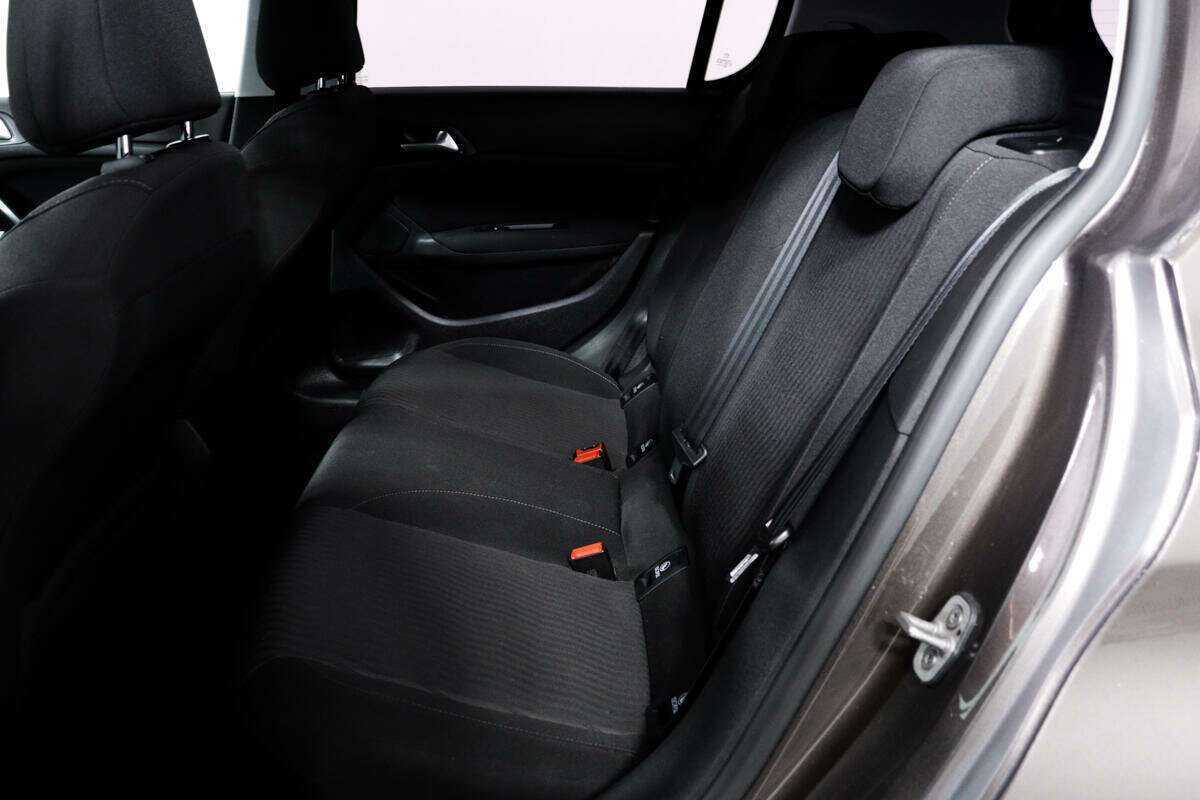 Peugeot 308 с пробегом — 2014 год. Фото: #11