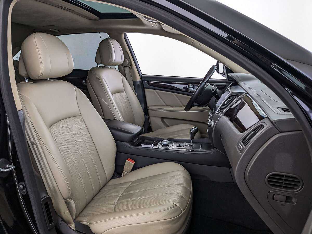 Hyundai Equus с пробегом — 2012 год. Фото: #18