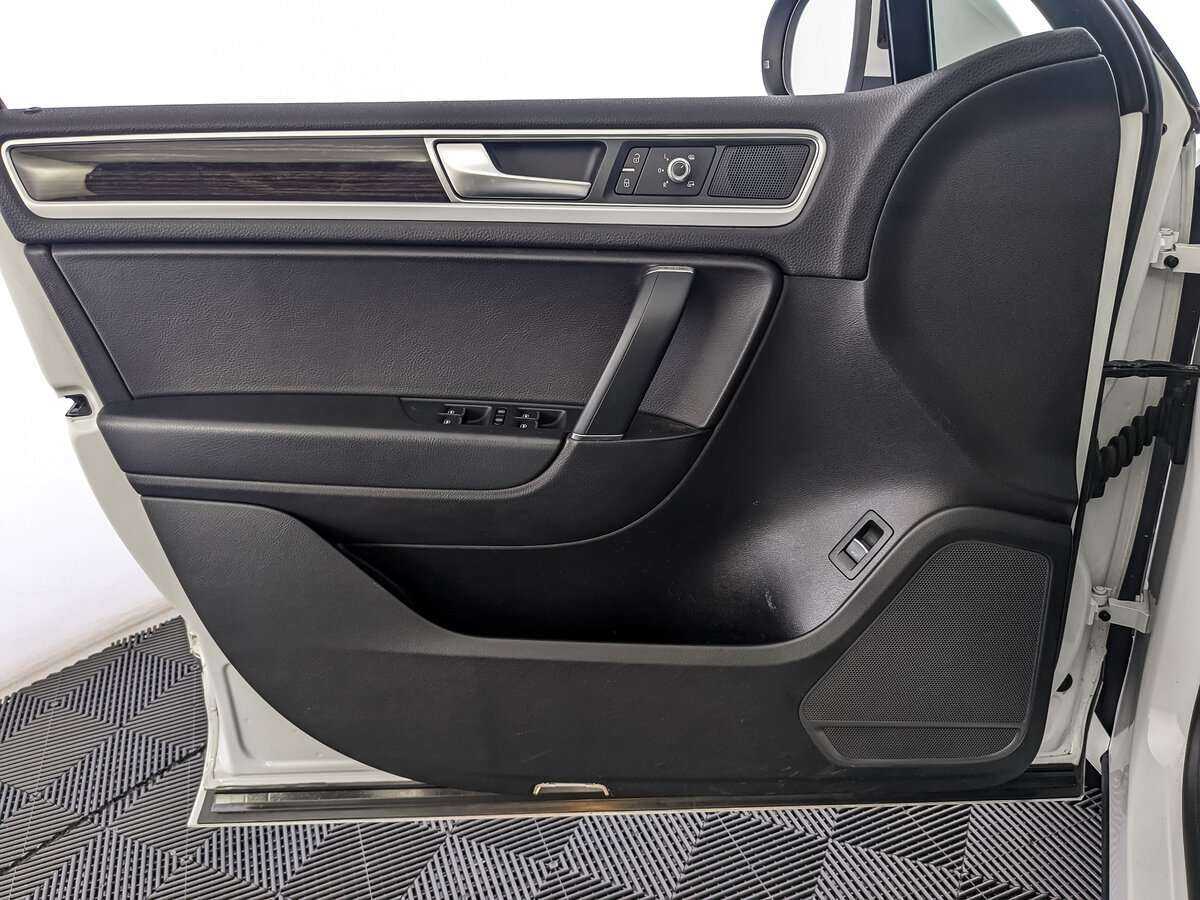 Volkswagen Touareg с пробегом — 2017 год. Фото: #17
