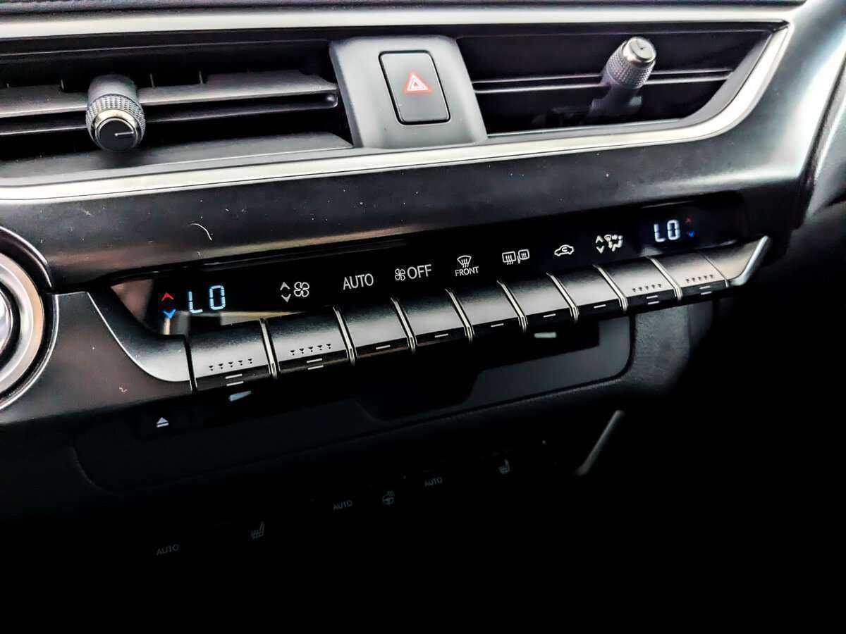 Lexus UX с пробегом — 2020 год. Фото: #20