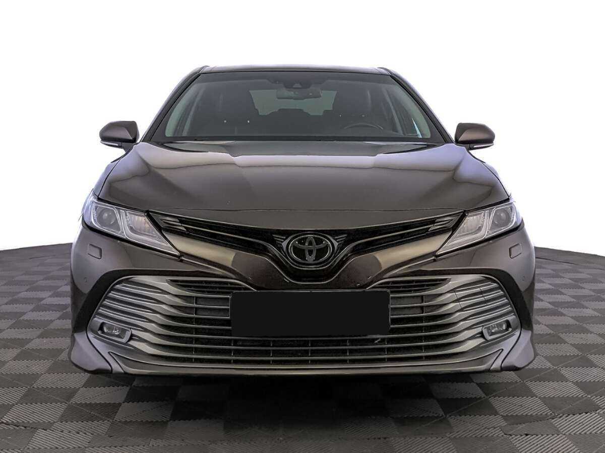Toyota Camry с пробегом — 2018 год. Фото: #1