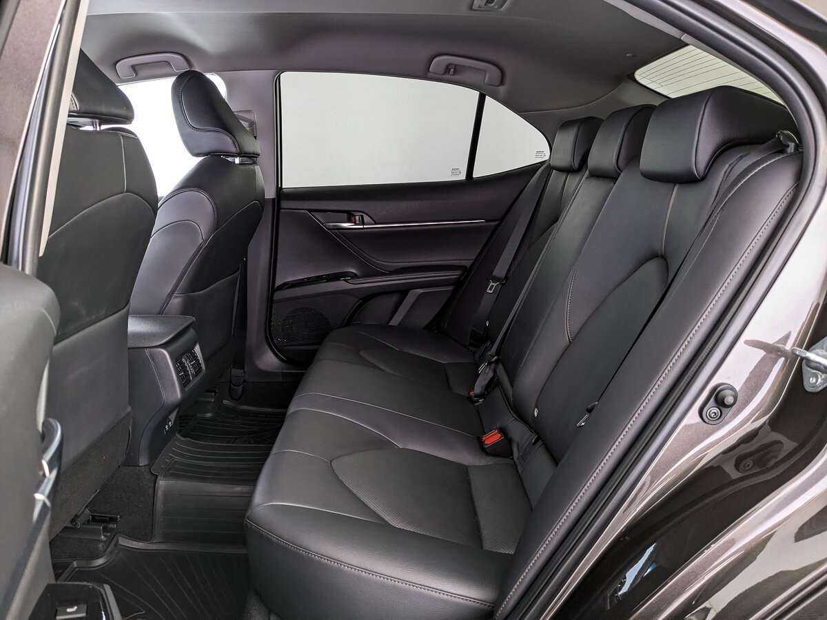 Toyota Camry с пробегом — 2018 год. Фото: #13