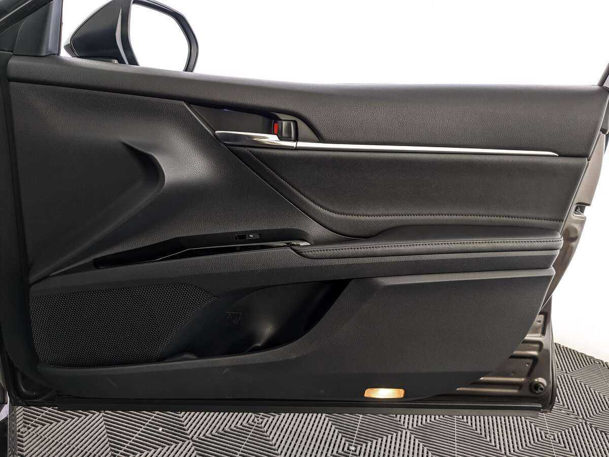 Toyota Camry с пробегом — 2018 год. Фото: #20