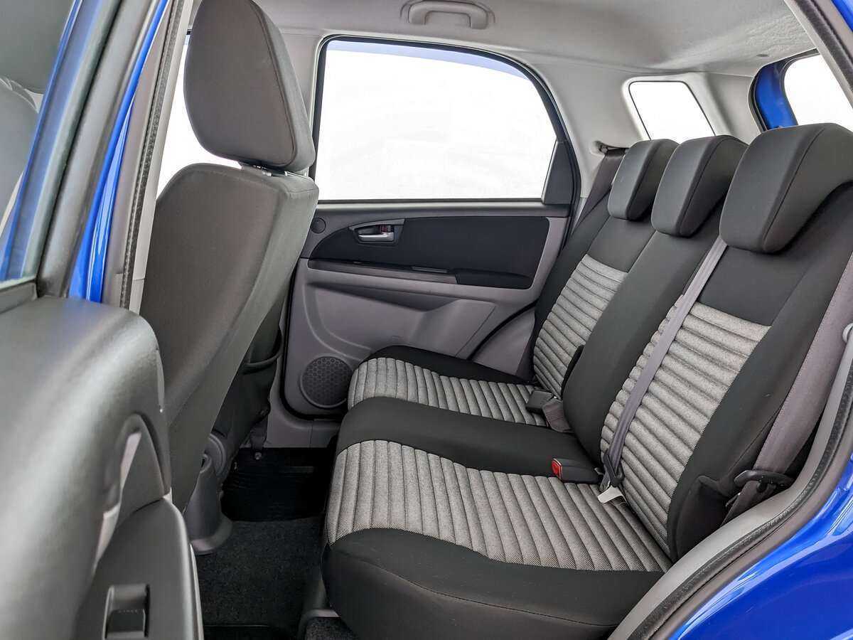 Suzuki SX4 с пробегом — 2013 год. Фото: #9
