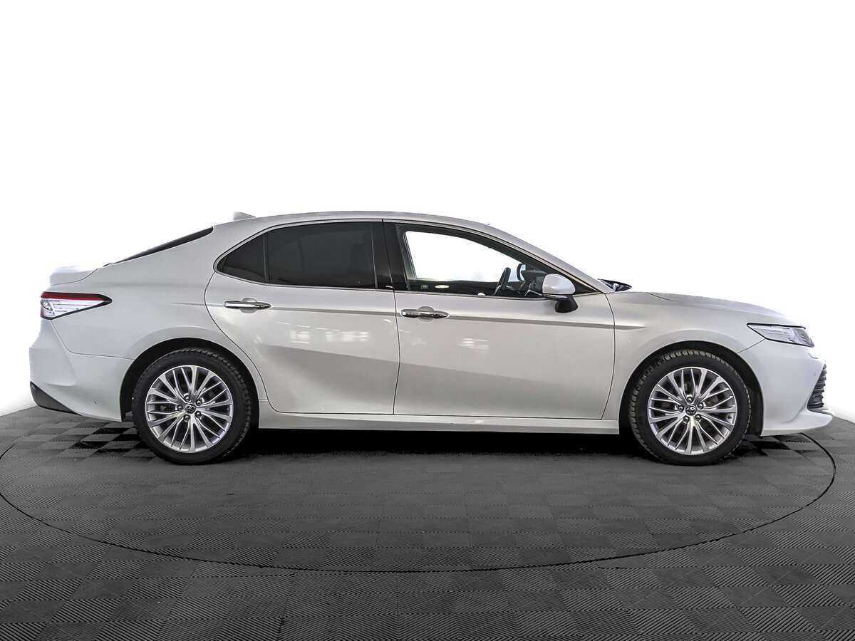 Toyota Camry с пробегом — 2019 год. Фото: #3