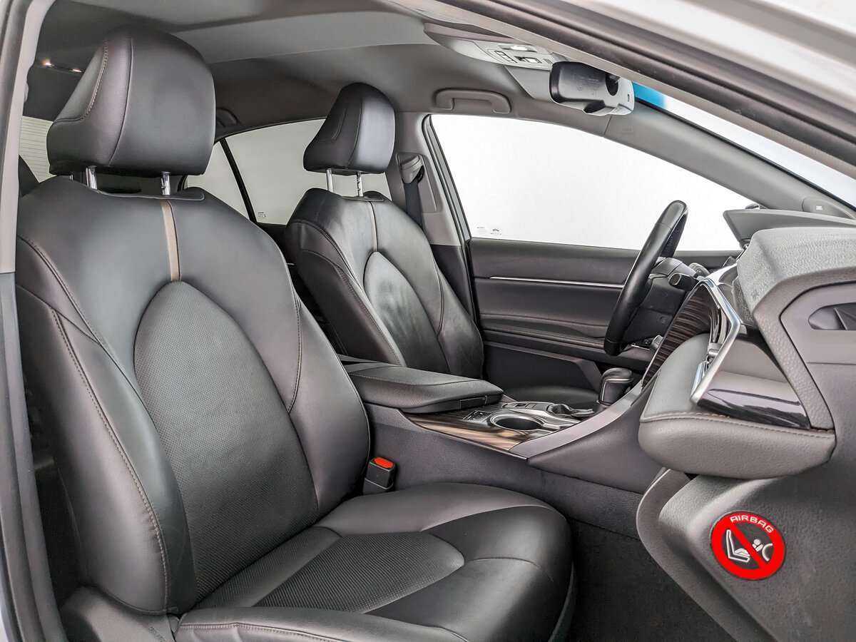 Toyota Camry с пробегом — 2019 год. Фото: #23