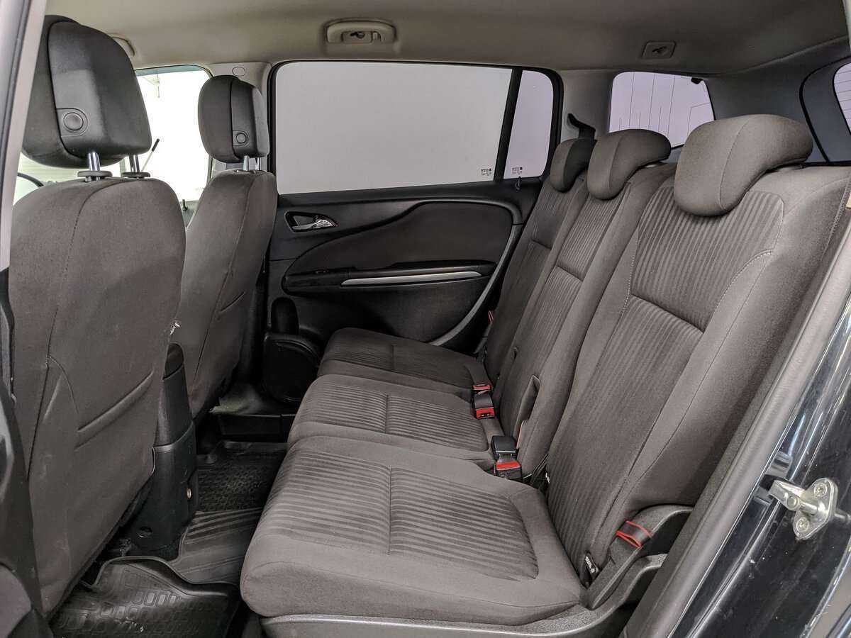 Opel Zafira с пробегом — 2014 год. Фото: #13